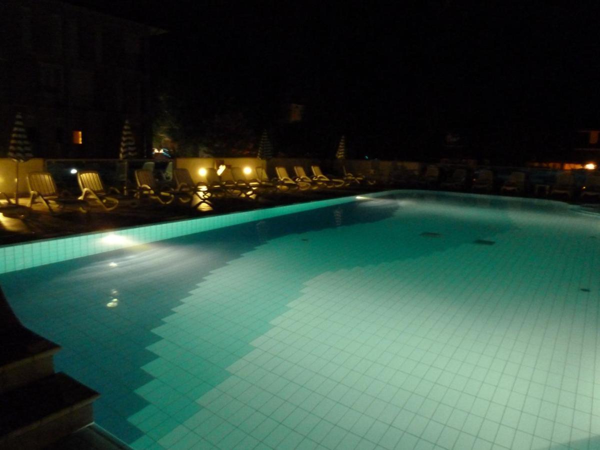 Hotel Firenze Бібіоне Екстер'єр фото