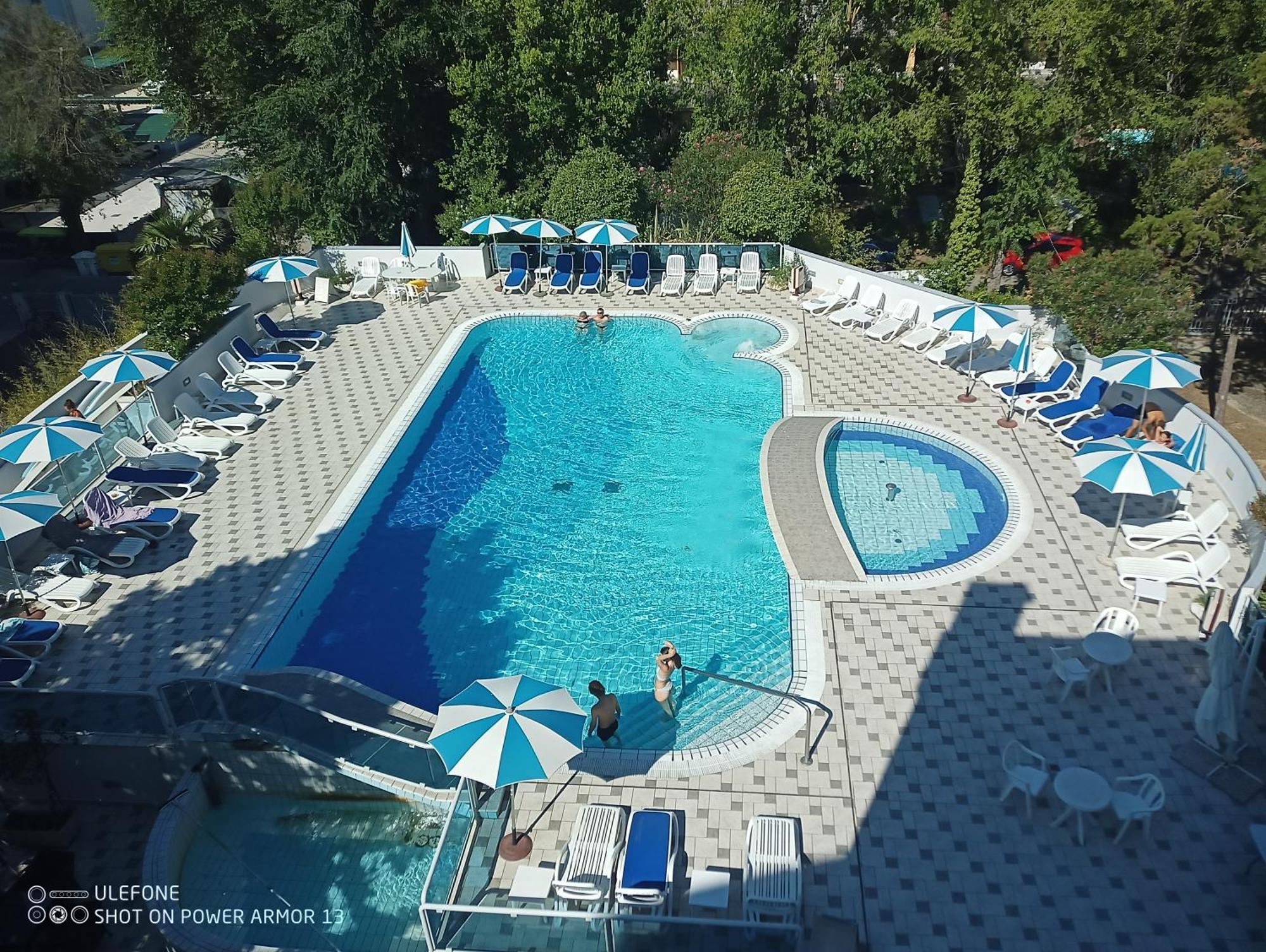 Hotel Firenze Бібіоне Екстер'єр фото