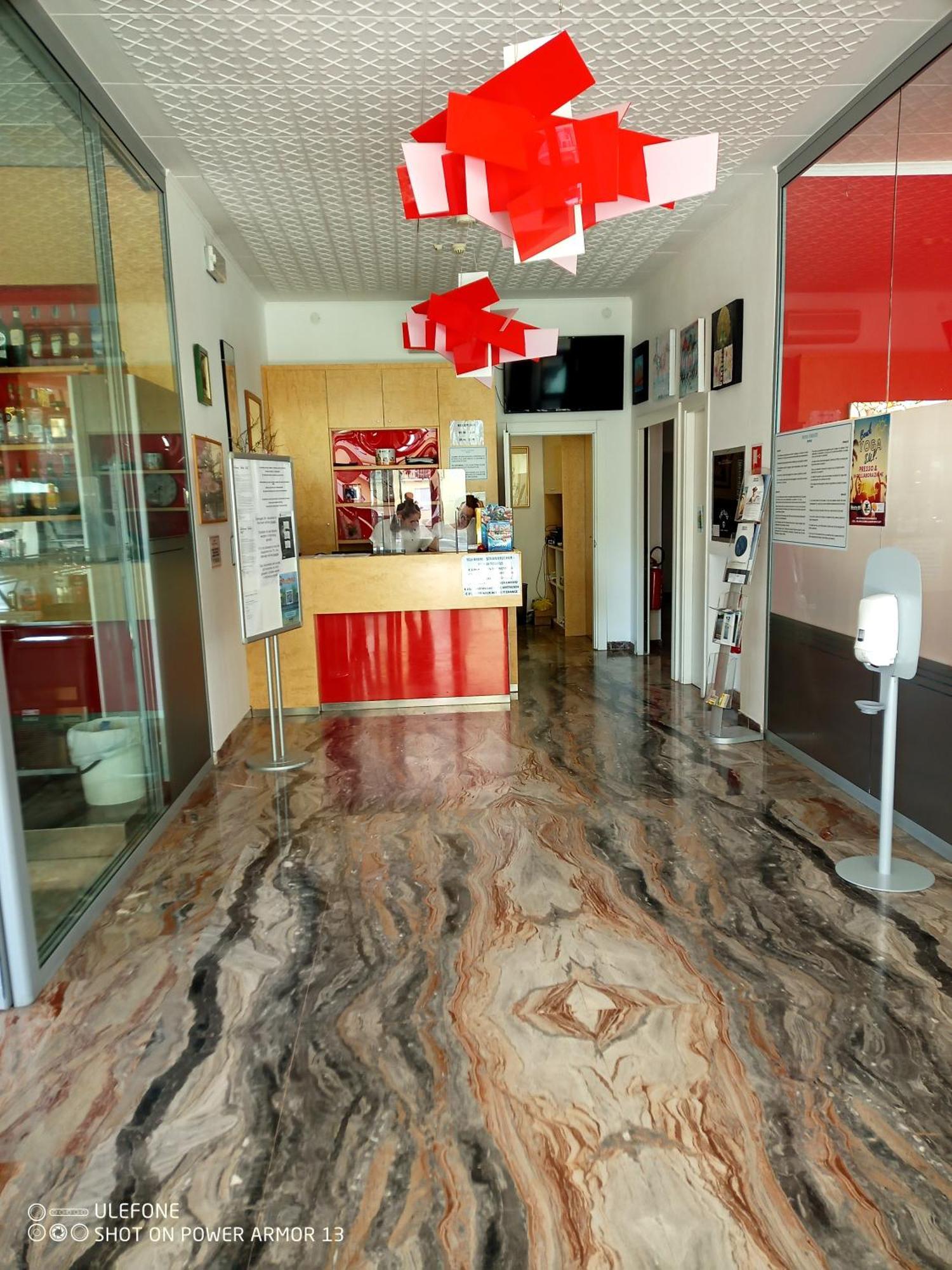 Hotel Firenze Бібіоне Екстер'єр фото